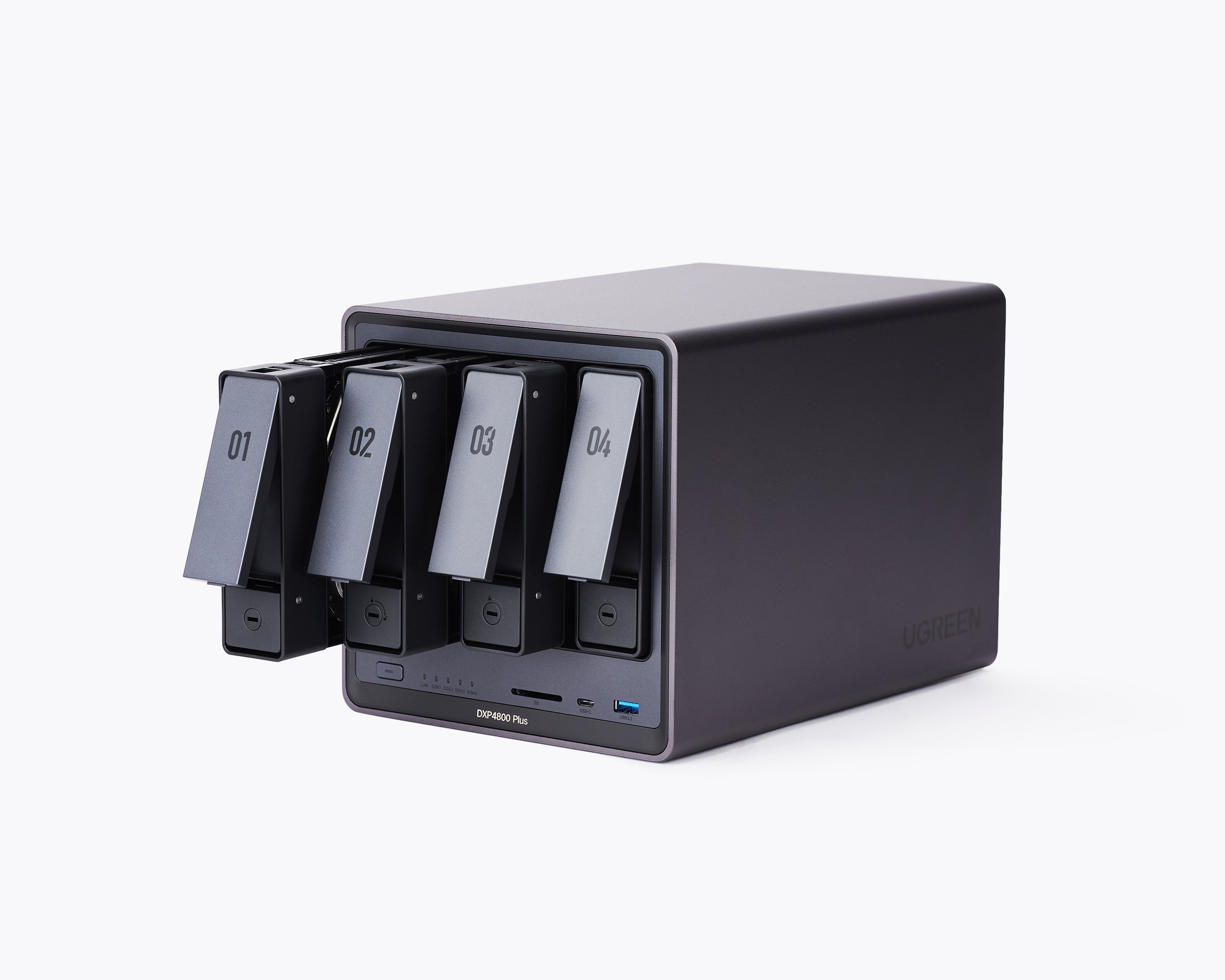 UGREEN 4ベイ NAS デバイス（4つのハードライブベイが開放されており、ハードディスクスロットが表示されています）